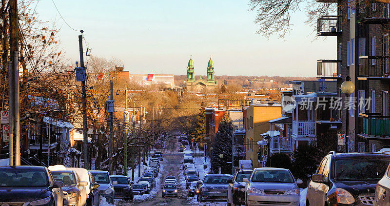 蒙特利尔Hochelaga Maisonneuve住宅街景日落